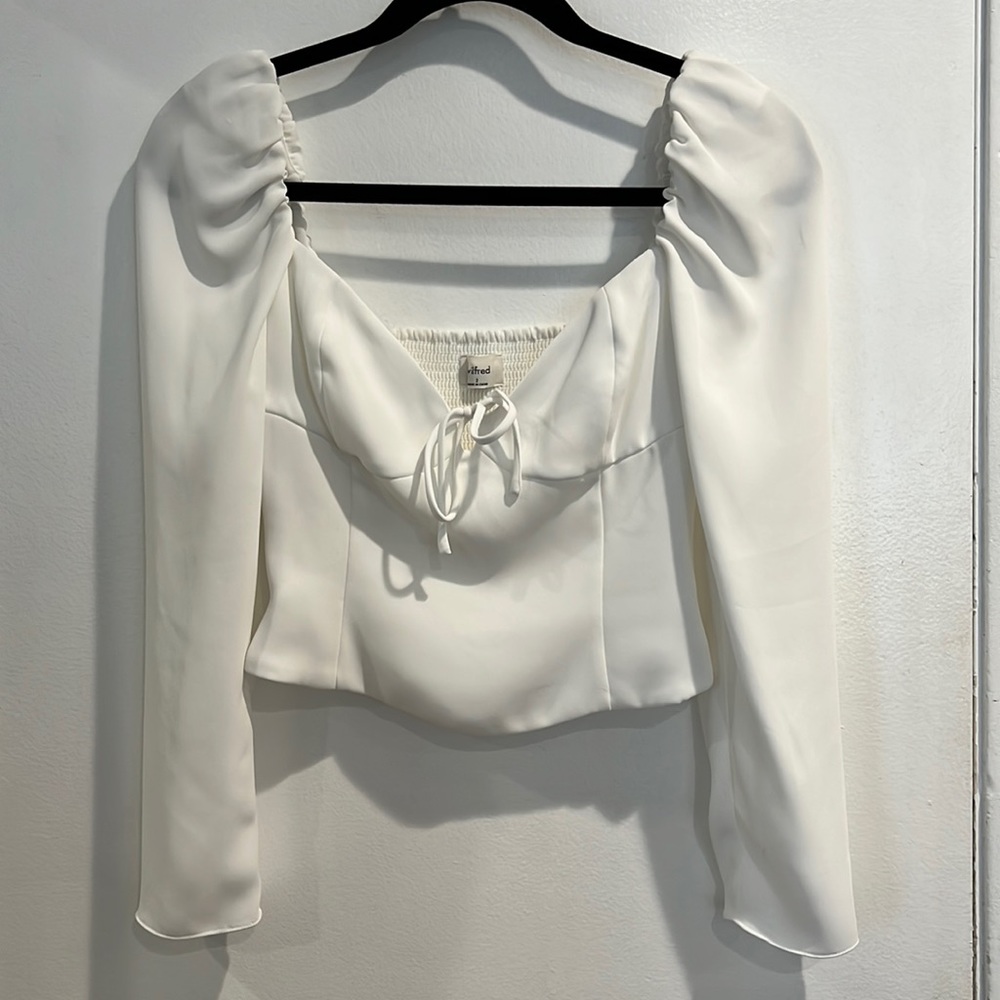 Aritzia Wilfred white crop top with 3/4 length sleeves